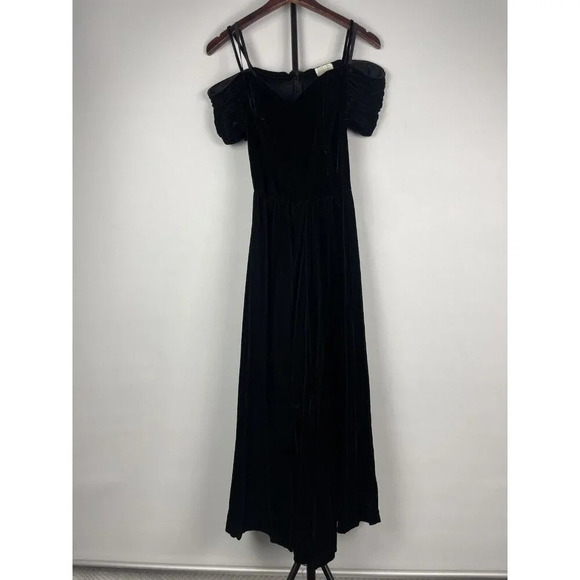 Vintage Moda Intl Black Velvet Goth Off Shoulder Witchy Fit & Flare Dress Size S - Picture 1 of 8
